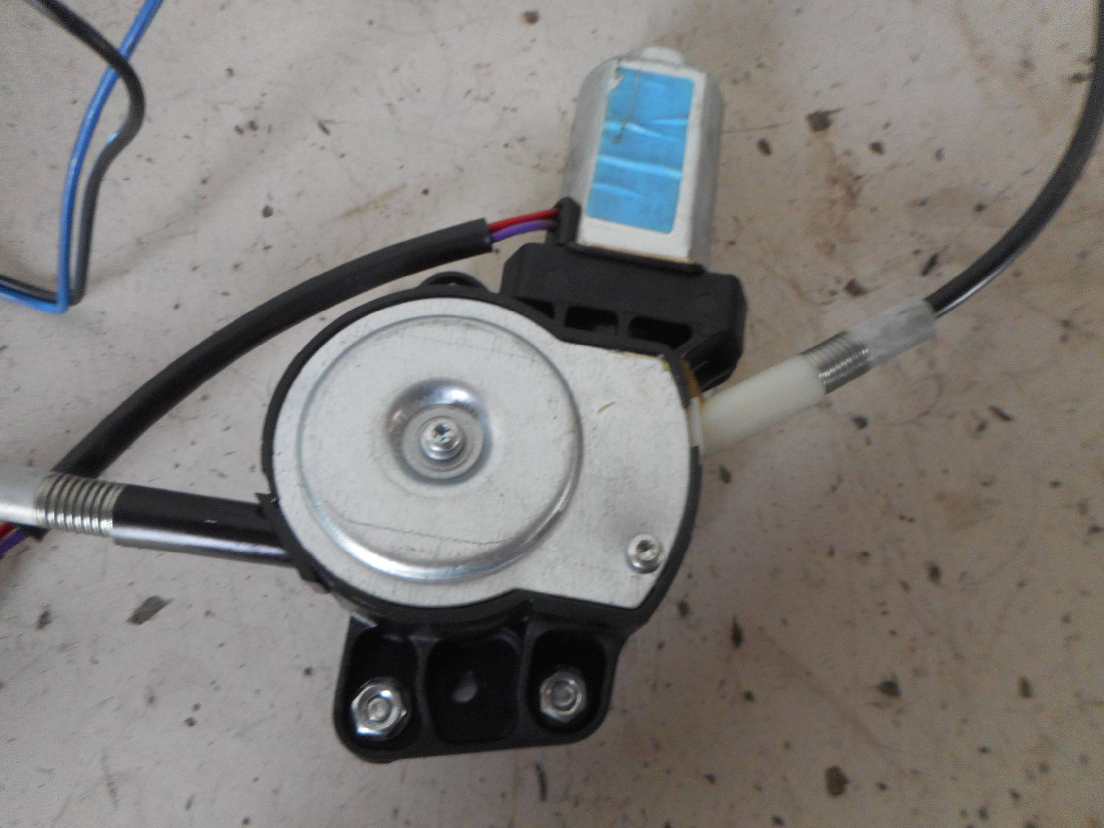 Alzacristallo elettr. porta ant. con motorino dx.